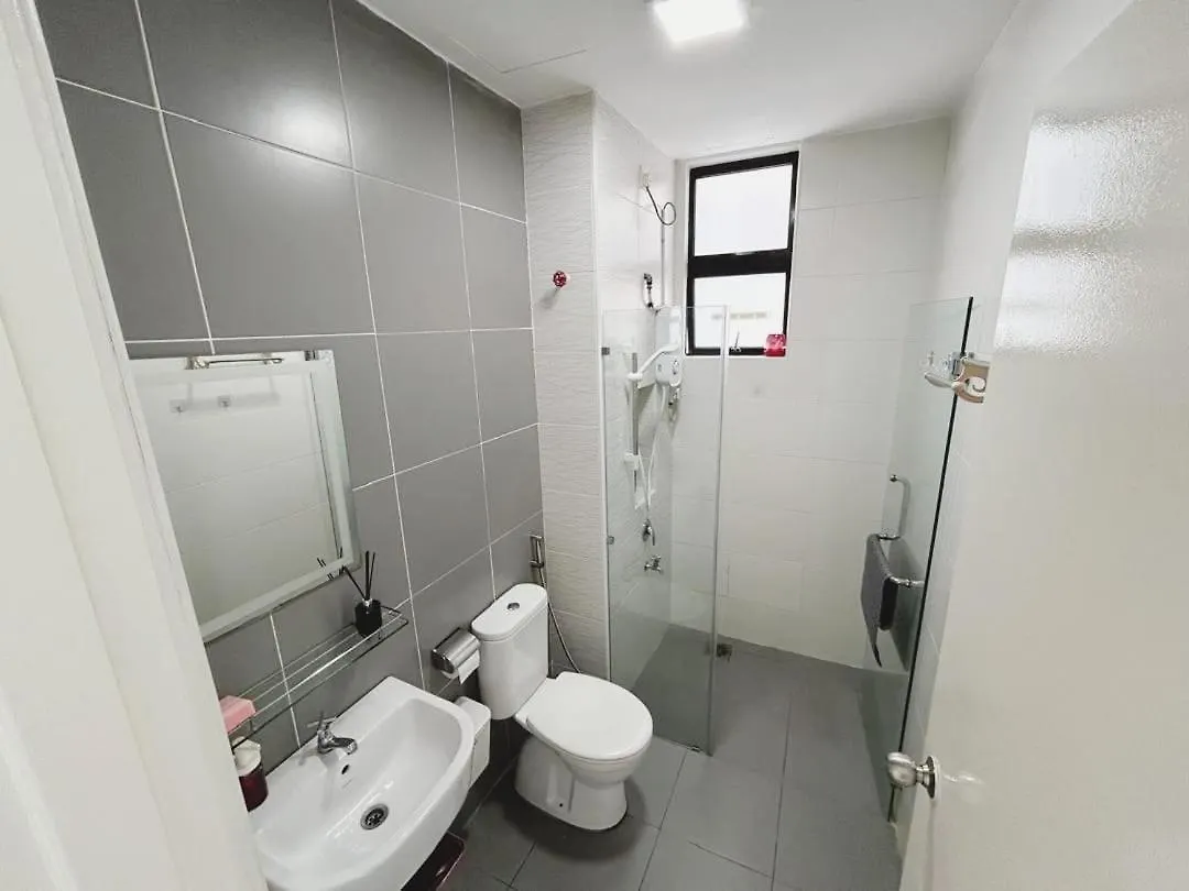 Apartment Platino Up To 10 Pax, Few Steps To Paradigm And Escape Jb Johor Bahru