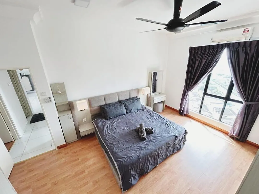 Apartment Platino Up To 10 Pax, Few Steps To Paradigm And Escape Jb Johor Bahru Malaysia