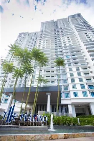 Platino Up To 10 Pax, Few Steps To Paradigm And Escape Jb Johor Bahru Apartment