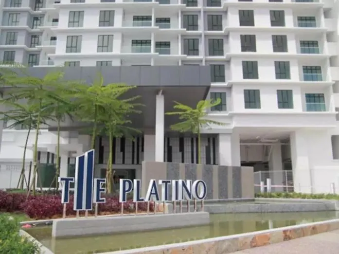 Platino Up To 10 Pax, Few Steps To Paradigm And Escape Jb Johor Bahru