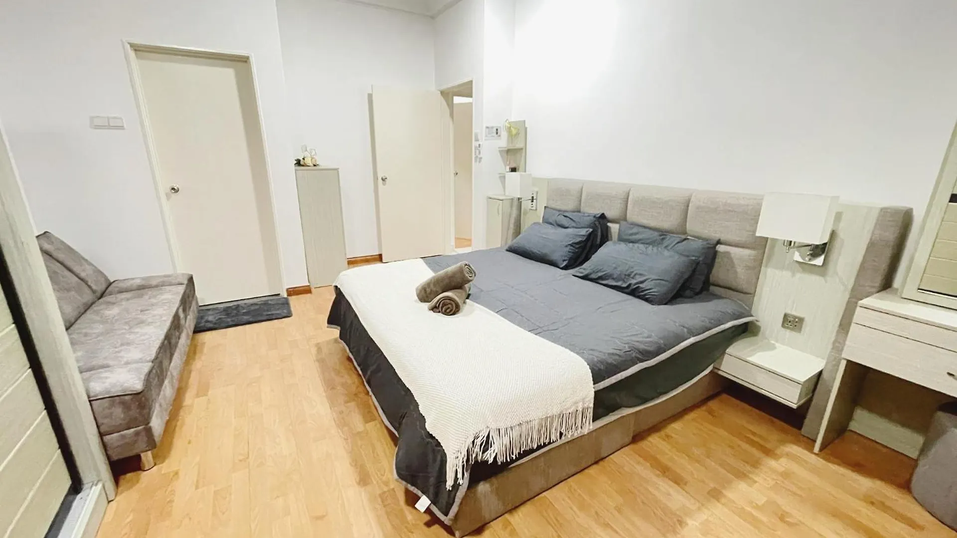 Apartment Platino Up To 10 Pax, Few Steps To Paradigm And Escape Jb Johor Bahru