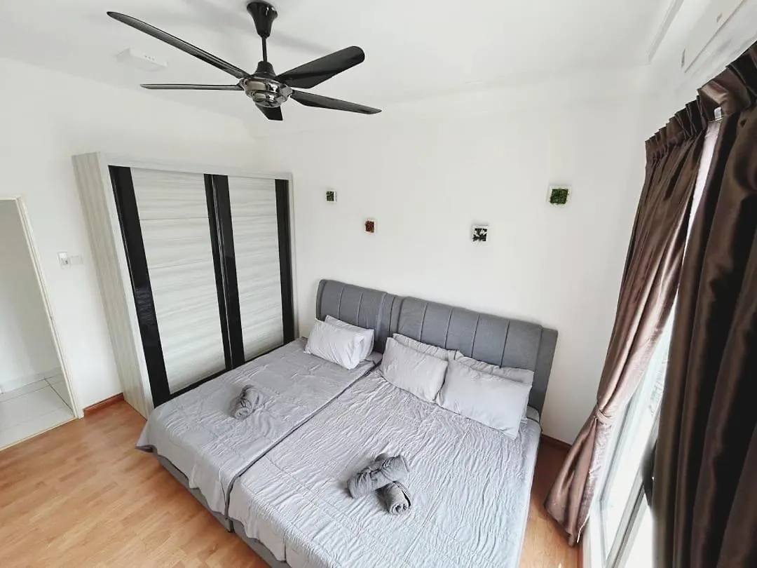 Platino Up To 10 Pax, Few Steps To Paradigm And Escape Jb Johor Bahru 0*,  Malaysia