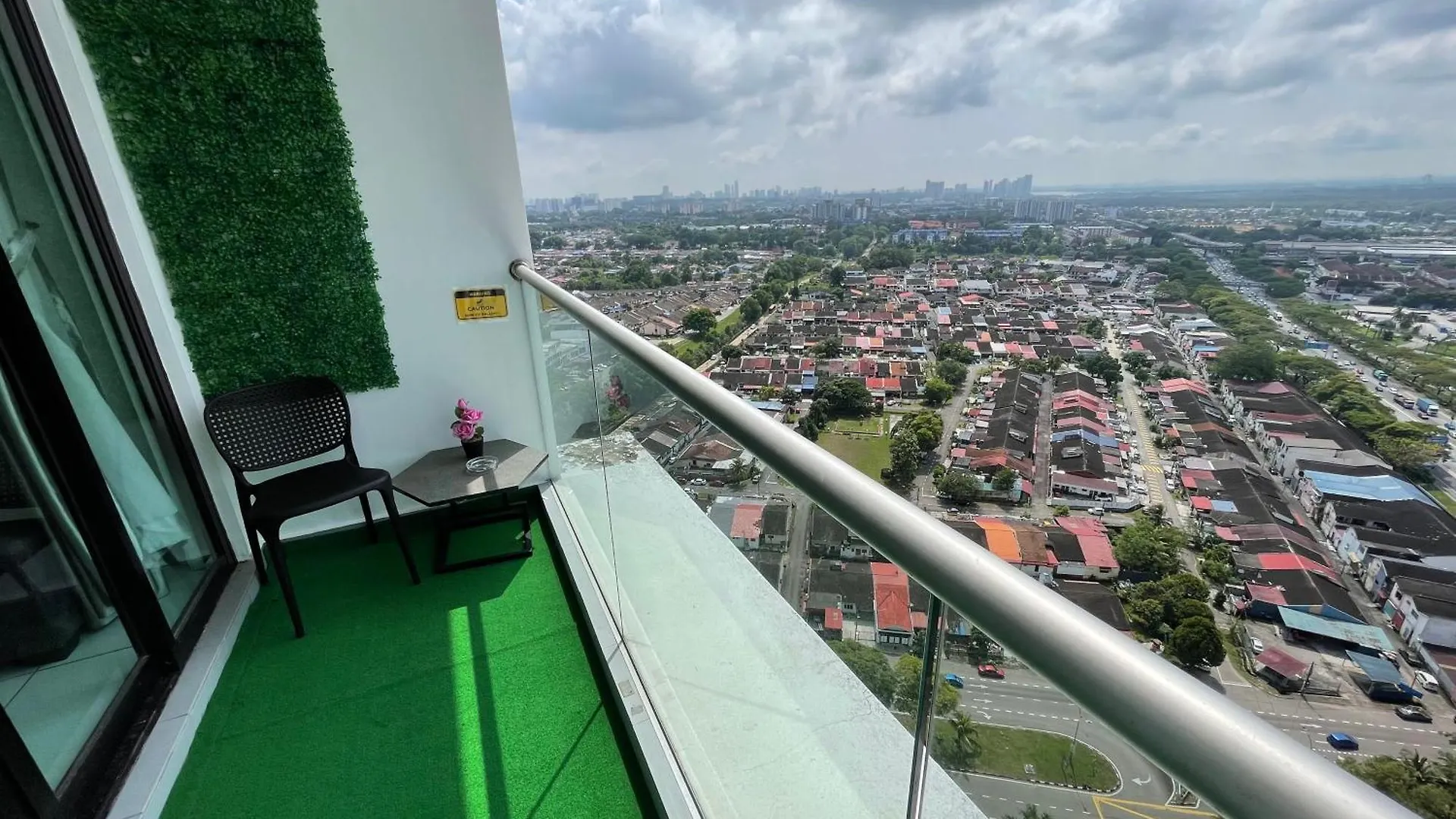 Platino Up To 10 Pax, Few Steps To Paradigm And Escape Jb Johor Bahru